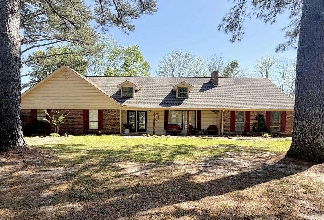 1.6 Acres of Land with Home for Sale in Tupelo, Mississippi