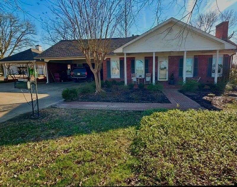 1.62 Acres of Residential Land with Home for Sale in Booneville, Mississippi