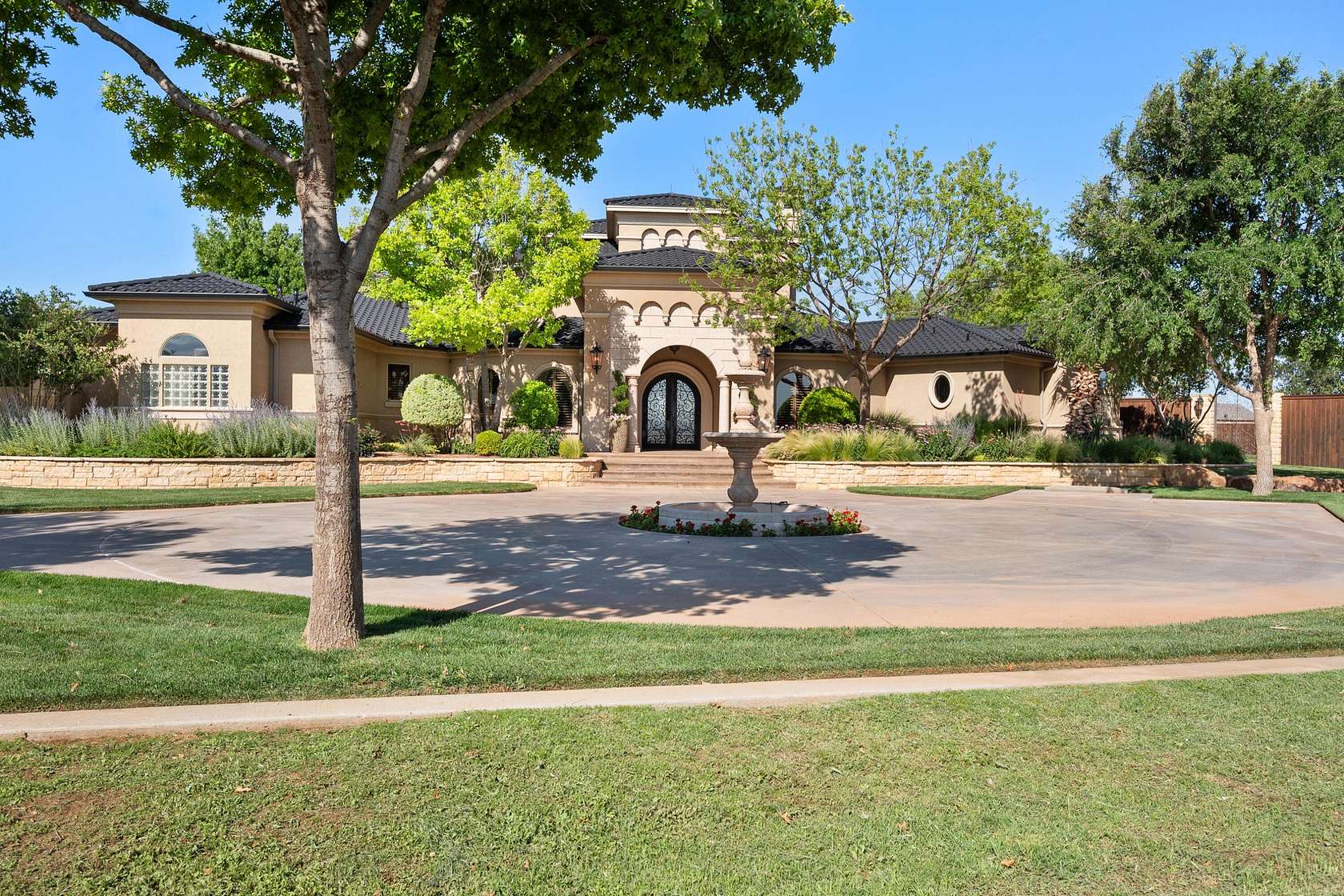 2.2 Acres of Residential Land with Home for Sale in Levelland, Texas