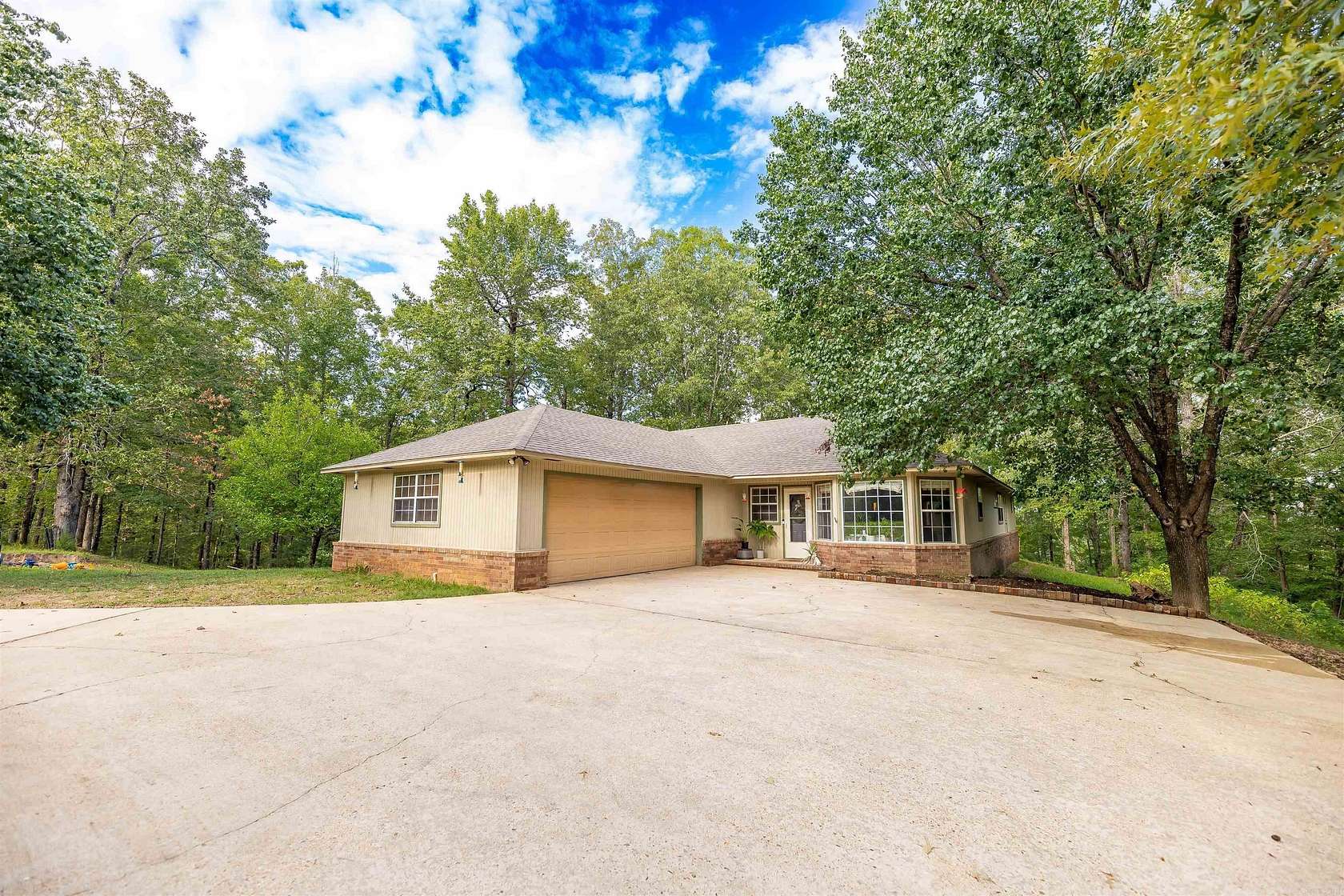 4.16 Acres of Land with Home for Sale in Camden, Arkansas