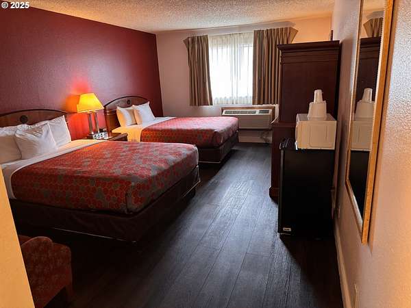 7.5 Acres of Improved Mixed-Use Land for Sale in Madras, Oregon