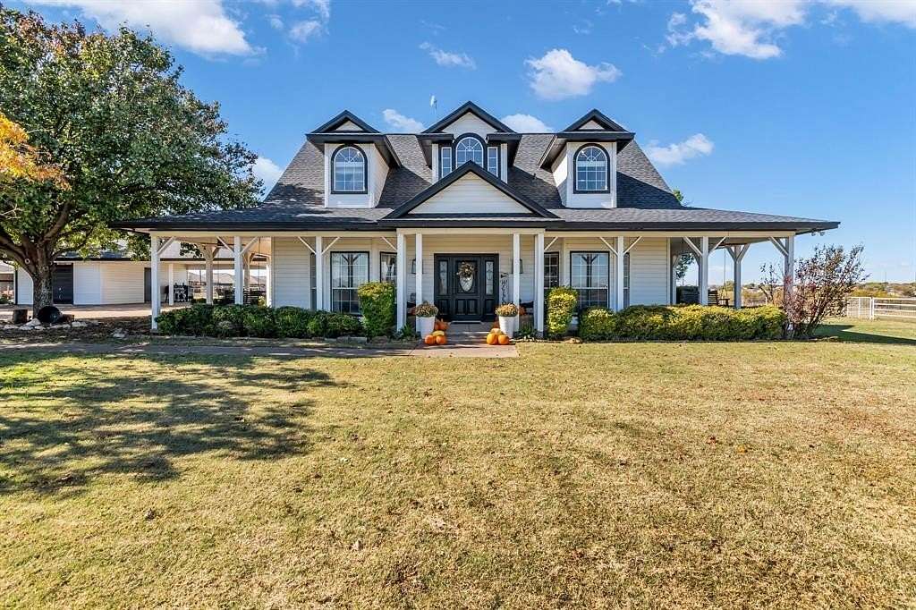 1.56 Acres of Residential Land with Home for Sale in Fort Worth, Texas