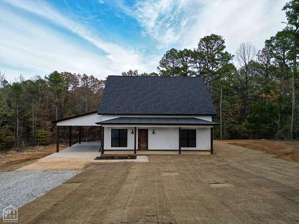 4.85 Acres of Residential Land with Home for Sale in Paragould, Arkansas