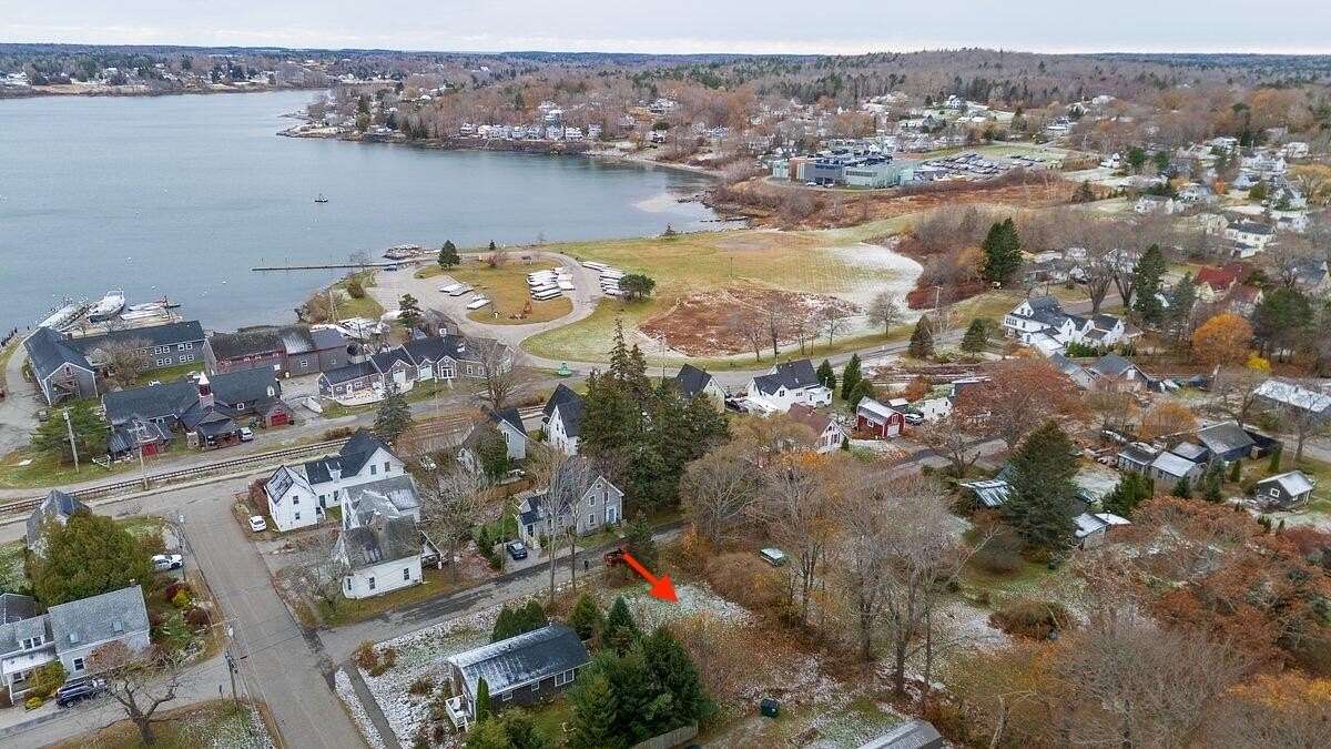 0.15 Acres of Residential Land for Sale in Rockland, Maine