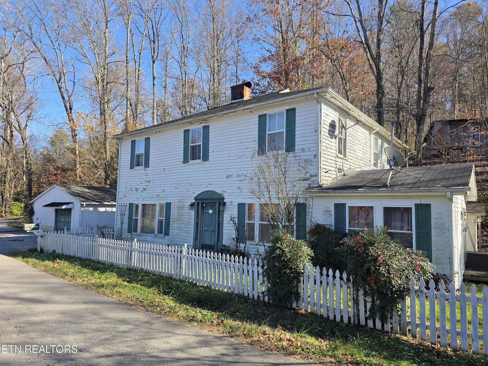 2.6 Acres of Residential Land with Home for Sale in Lenoir City, Tennessee