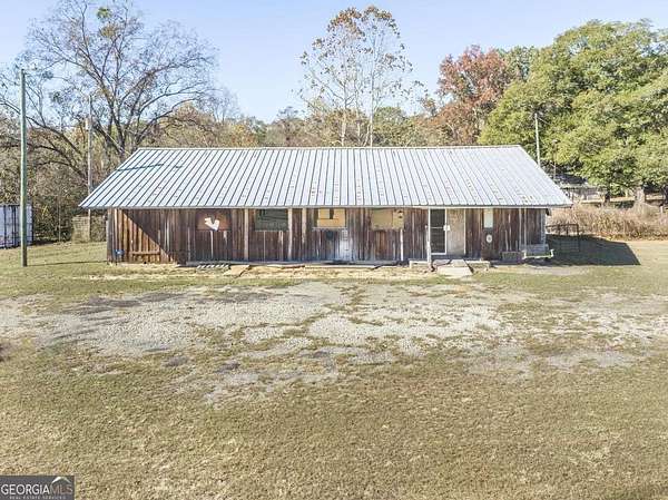 5 Acres of Improved Mixed-Use Land for Sale in Hawkinsville, Georgia