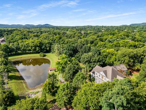 4.76 Acres of Residential Land with Home for Sale in Brentwood, Tennessee