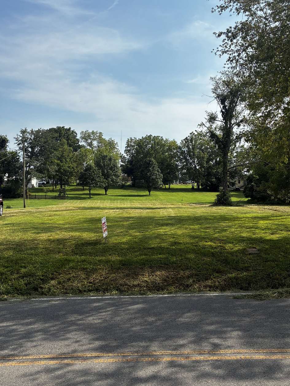 0.56 Acres of Commercial Land for Sale in Lafayette, Tennessee