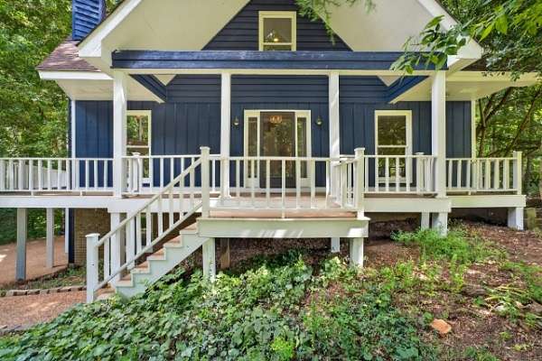 4 Acres of Residential Land with Home for Sale in Lawrenceburg, Tennessee