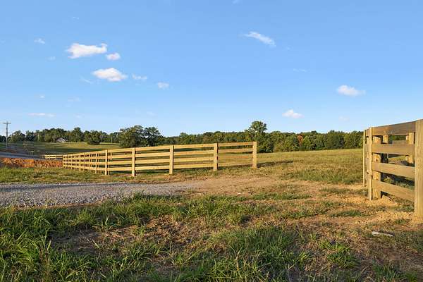 5 Acres of Residential Land for Sale in Dickson, Tennessee