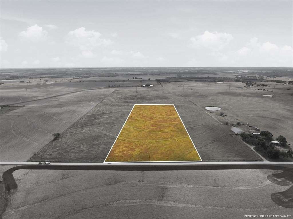 12 Acres of Land for Sale in Abbott, Texas