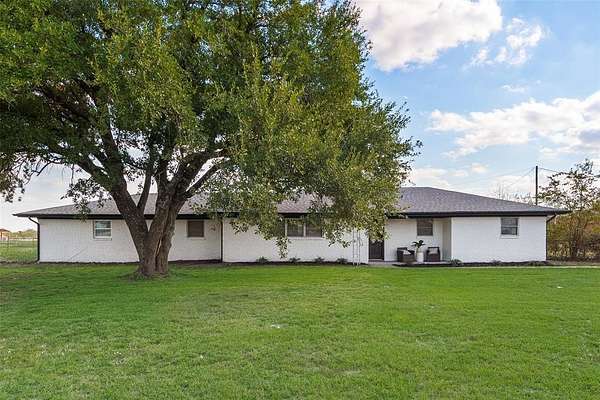 2.5 Acres of Residential Land with Home for Sale in Terrell, Texas