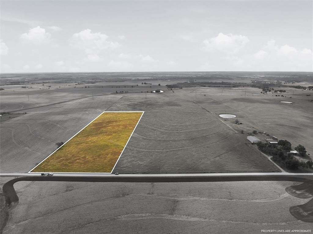 12 Acres of Land for Sale in Abbott, Texas