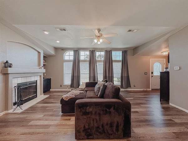 6 Acres of Residential Land with Home for Sale in Corsicana, Texas