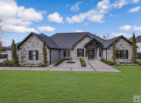 1.5 Acres of Residential Land with Home for Sale in Texarkana, Texas