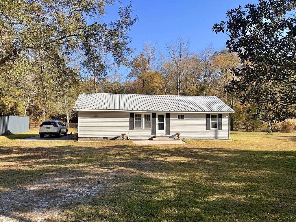 2 Acres of Residential Land with Home for Sale in Moultrie, Georgia