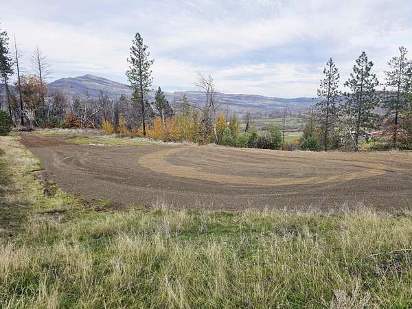 10.8 Acres of Land for Sale in Eagle Point, Oregon