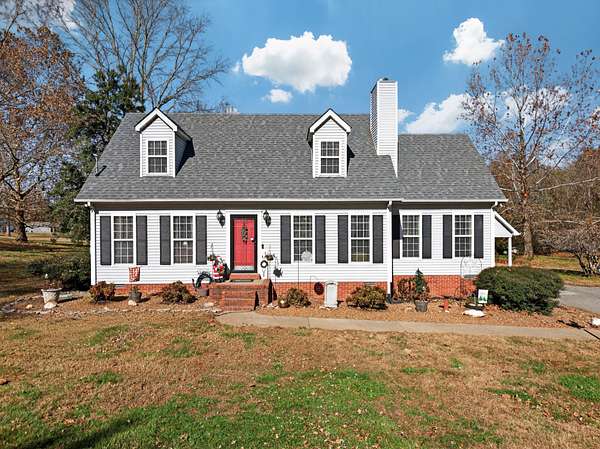 3.28 Acres of Residential Land with Home for Sale in Pulaski, Tennessee