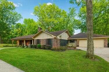 2.8 Acres of Residential Land with Home for Sale in Tupelo, Mississippi