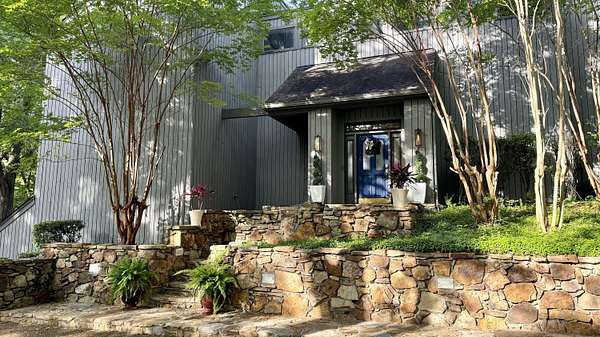 2.14 Acres of Residential Land with Home for Sale in Tupelo, Mississippi