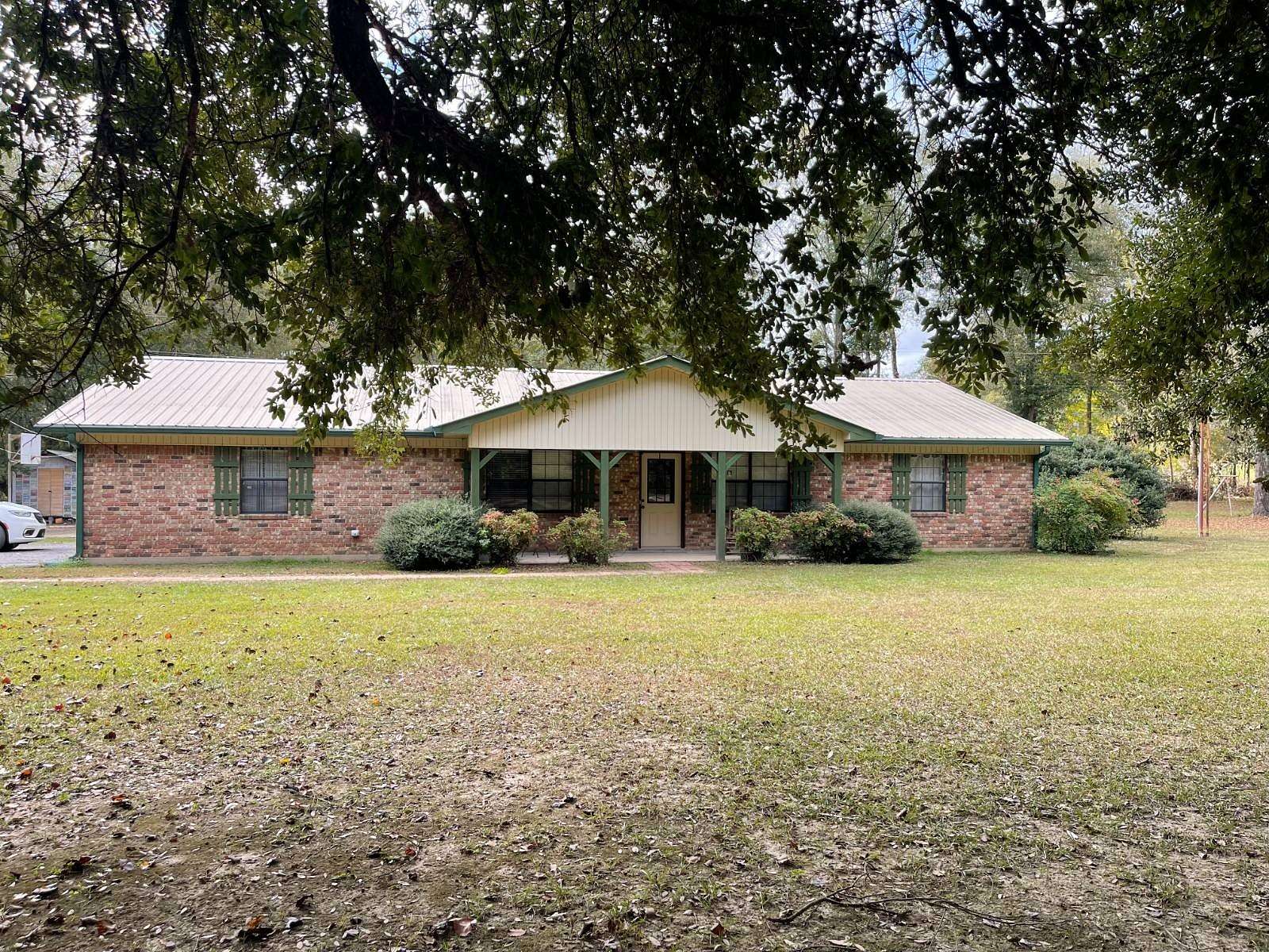 7 Acres of Residential Land with Home for Sale in Harrisonburg, Louisiana