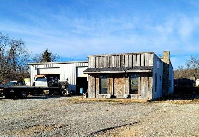 6.5 Acres of Improved Commercial Land for Sale in Houston, Missouri