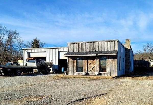 6.5 Acres of Improved Commercial Land for Sale in Houston, Missouri