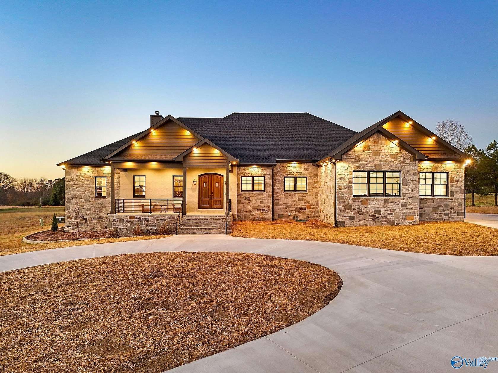 30 Acres of Land with Home for Sale in Guntersville, Alabama