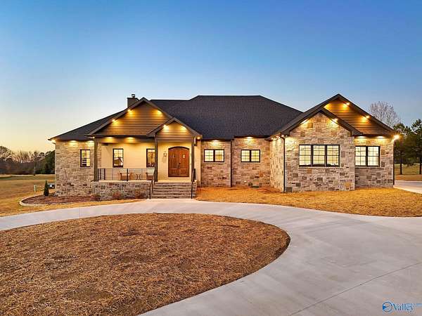 30 Acres of Land with Home for Sale in Guntersville, Alabama