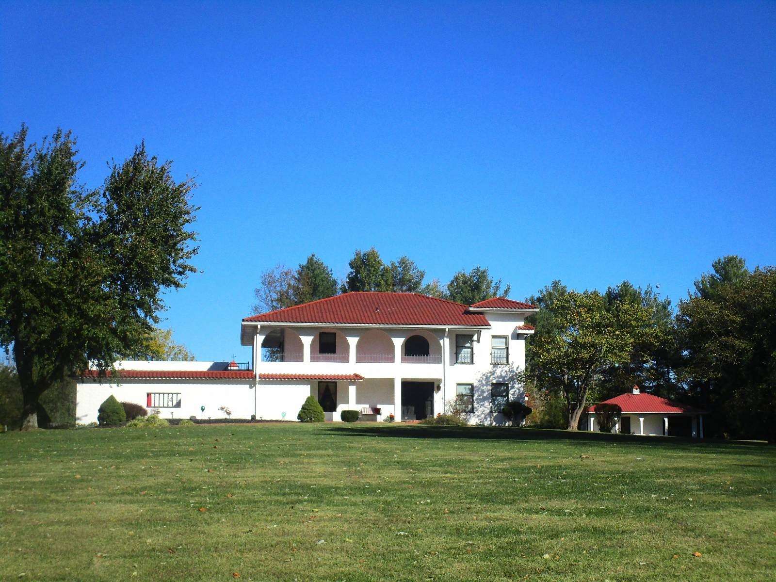 3 Acres of Residential Land with Home for Sale in Carmi, Illinois