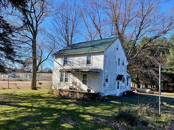 6 Acres of Residential Land with Home for Auction in Mansfield, Ohio