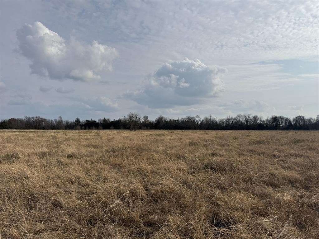 10 Acres of Land for Sale in Paris, Texas