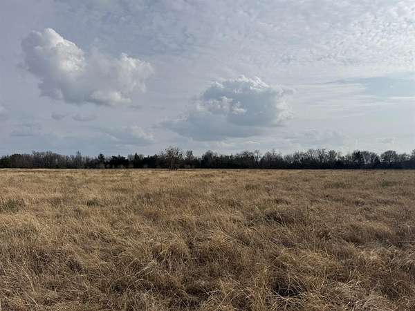 10 Acres of Land for Sale in Paris, Texas