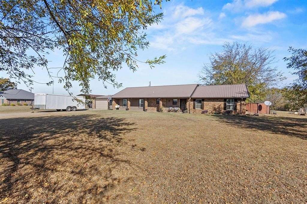 2.39 Acres of Residential Land with Home for Sale in Paris, Texas