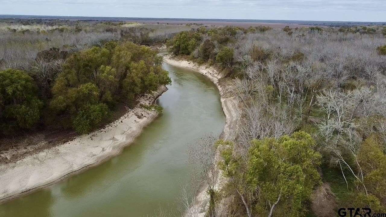 29.3 Acres of Land with Home for Sale in Tennessee Colony, Texas