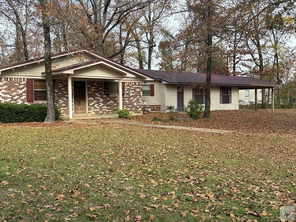 1.63 Acres of Residential Land with Home for Sale in Texarkana, Arkansas