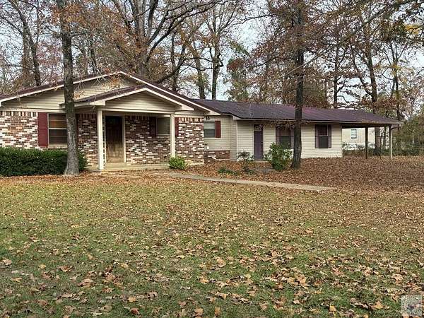 1.63 Acres of Residential Land with Home for Sale in Texarkana, Arkansas