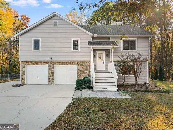 1.5 Acres of Residential Land with Home for Sale in Loganville, Georgia