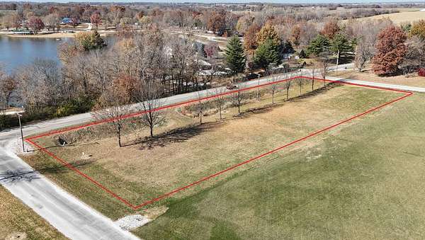 1.2 Acres of Mixed-Use Land for Sale in Pittsfield, Illinois