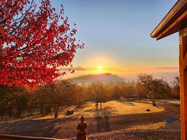 7.32 Acres of Residential Land with Home for Sale in Eagle Point, Oregon