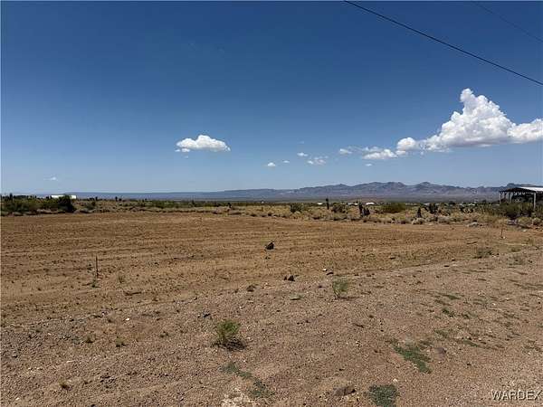 2.85 Acres of Residential Land for Sale in Golden Valley, Arizona