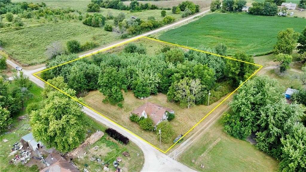 2.1 Acres of Residential Land with Home for Sale in Humphreys, Missouri