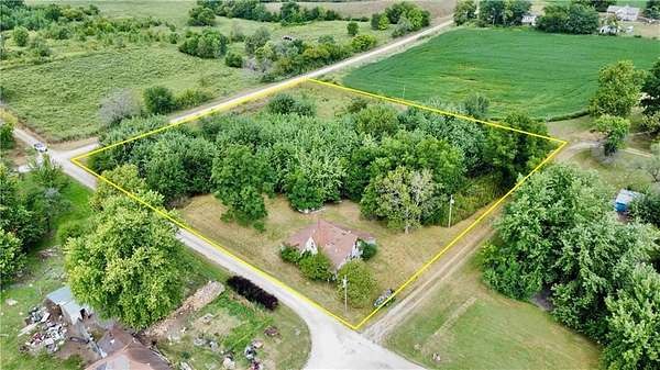 2.1 Acres of Residential Land with Home for Sale in Humphreys, Missouri