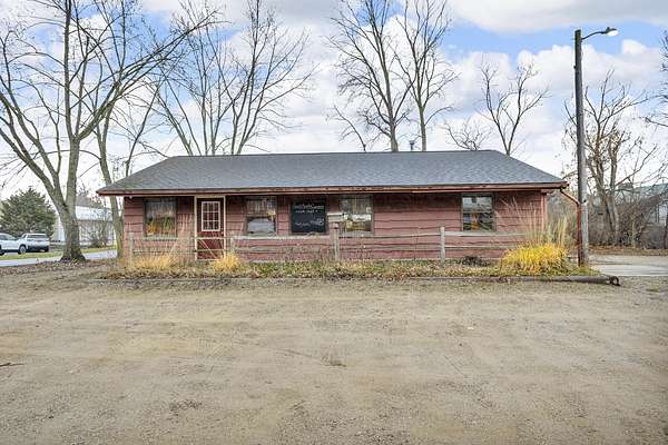 1.5 Acres of Improved Commercial Land for Sale in Jackson, Michigan