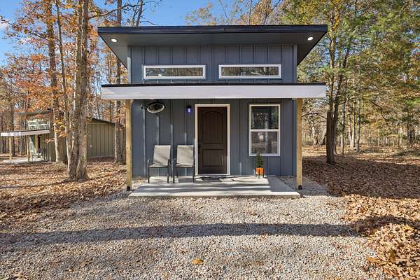 10 Acres of Improved Mixed-Use Land for Sale in Summertown, Tennessee