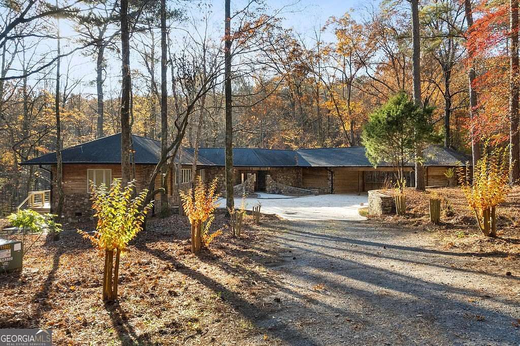 149 Acres of Land with Home for Sale in Armuchee, Georgia