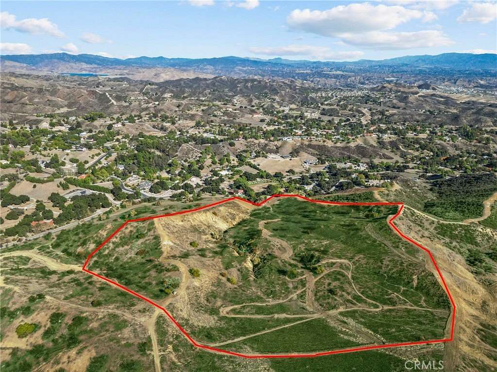 10.2 Acres of Land for Sale in Castaic, California