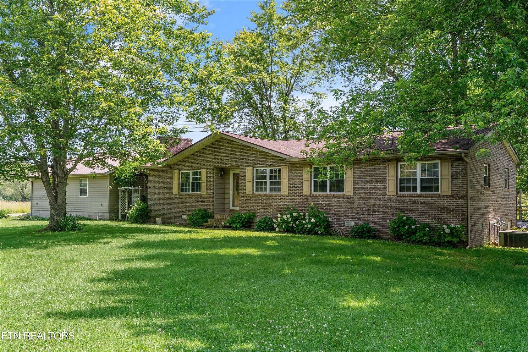 1.58 Acres of Land with Home for Sale in Sunbright, Tennessee