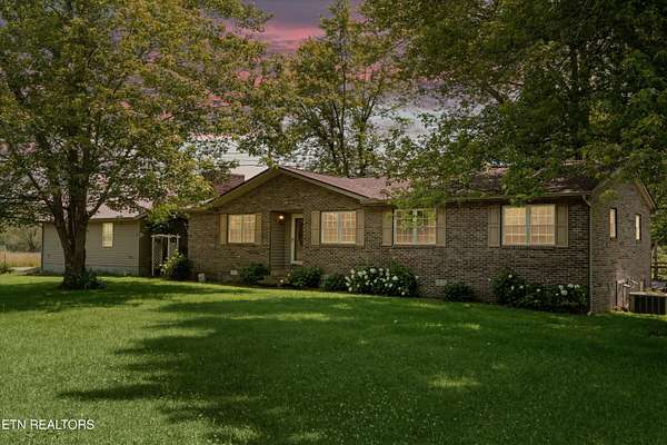 1.58 Acres of Residential Land with Home for Sale in Sunbright, Tennessee