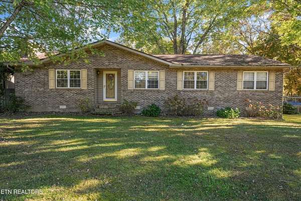 1.58 Acres of Land with Home for Sale in Sunbright, Tennessee